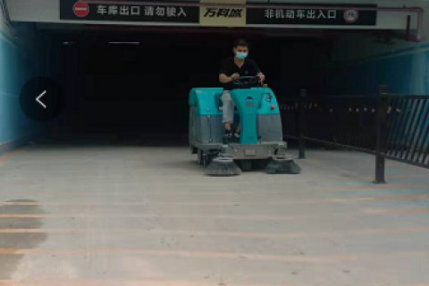 清晨雨选购宝典：手推式和驾驶式扫地车那种更好？