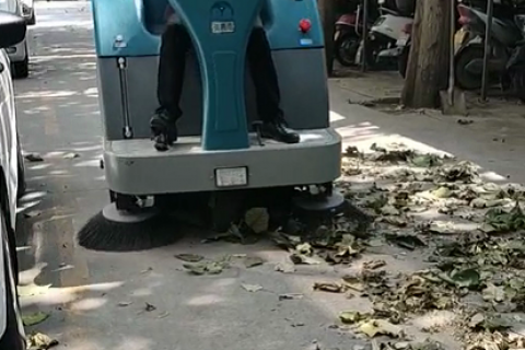 电动扫地车真的有用吗？跟清晨雨一起来看看网友都是怎么说的