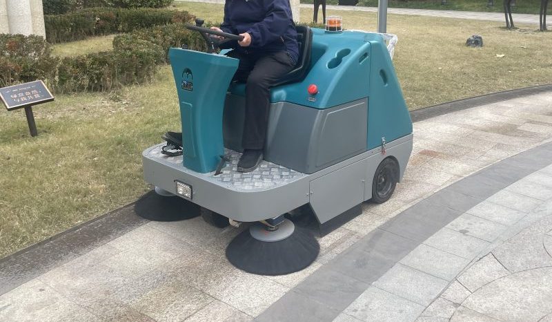 电动清扫车：城市清洁的超能战士，闲置时的守护秘籍！