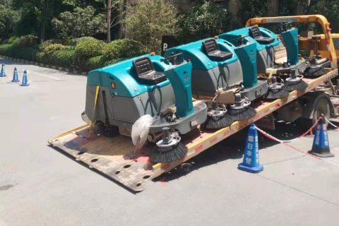 扫地车：城市清洁的得力助手