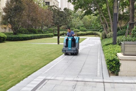 从车间到户外：清晨雨洗地车展现多样化清洁能力