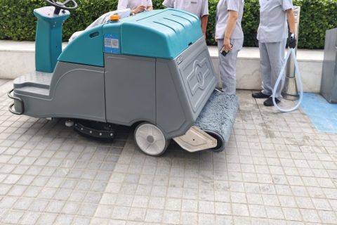 工业洗地车：高效清洁，重塑卫生新境界
